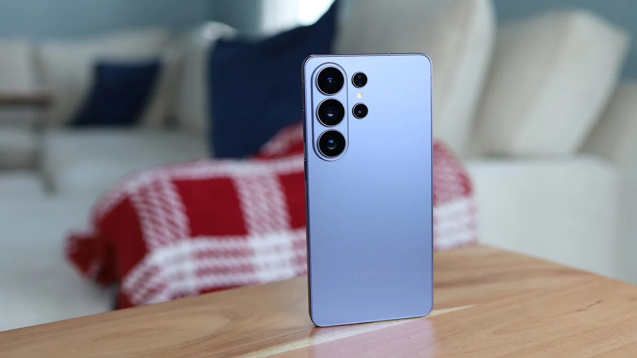 Galaxy S26 ve S25 Serisine Nisan Güncellemesi Geldi