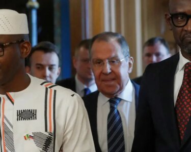 Mali Savunma Bakanı intihar saldırısında öldü