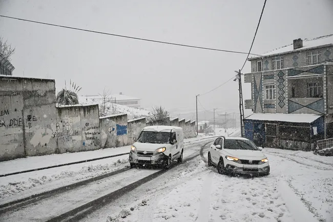 Meteoroloji’den 17 il için sarı kodlu uyarı: Kar, sağanak ve şiddetli rüzgar…