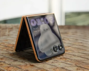 Motorola, Razr 70 Plus, katlanabilir telefon, akıllı telefon, teknoloji