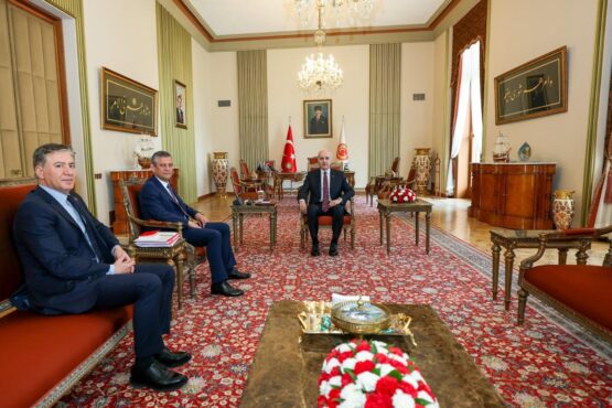 Numan Kurtulmuş ile görüşen Özel den ara seçim açıklaması 1