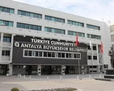 SON DAKİKA... CHP’li Antalya Büyükşehir Belediyesi’ne operasyon! 34 kişi hakkında gözaltı kararı verildi