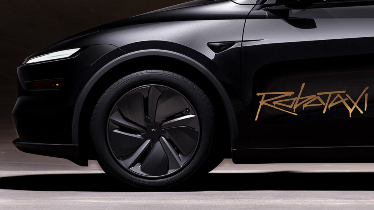 Tesla Robotaxi Uygulaması Android için Çıktı