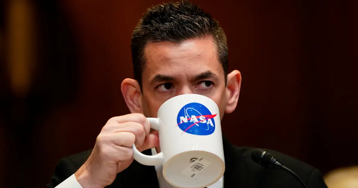 Trump’ın gündemi UFO’lar ve NASA yöneticisinin “kepçe kulakları”