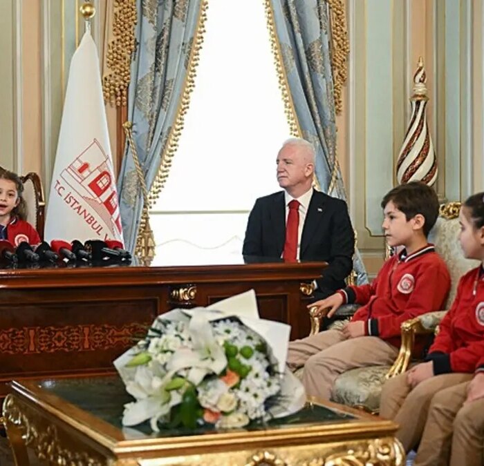 Vali Gül koltuğunu Asmin Ayşe’ye bıraktı