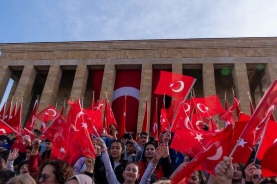 Siyasilerden 23 Nisan mesajları