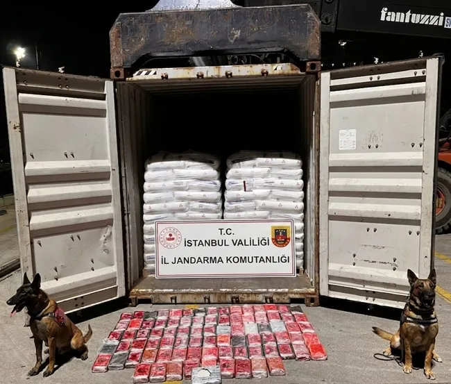 Zehir tacirlerine geçit yok! Bakan Gürlek açıkladı: Panama bandıralı gemide 500 milyon TL değerinde kokain ele geçirildi