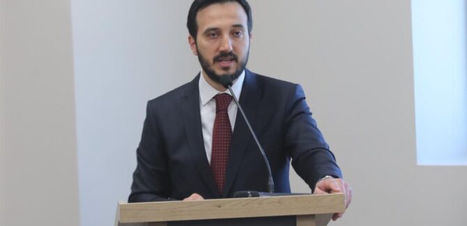 AK Parti nin elindeki son anket!