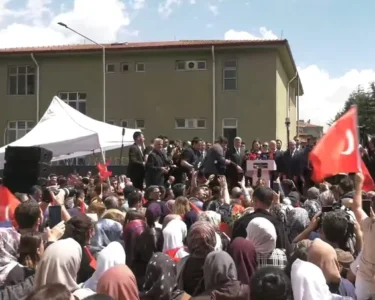 AK Parti’ye geçen Burcu Köksal Afyonkarahisar’da vatandaşlara seslendi: Yeni bir döneme adım attık