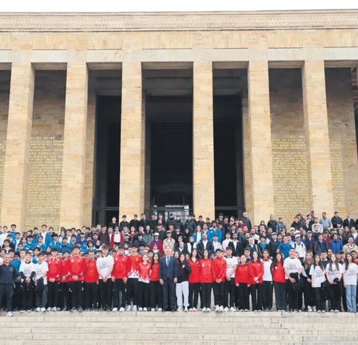 Al bayrağımızı dünyanın her tarafında dalgalandırıyorlar