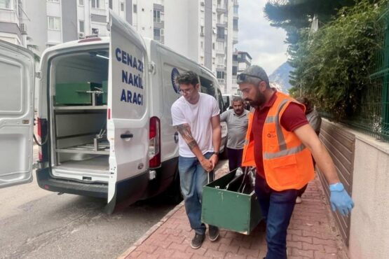 Antalya da Kazakistan uyruklu kadın evinde ölü bulundu 1