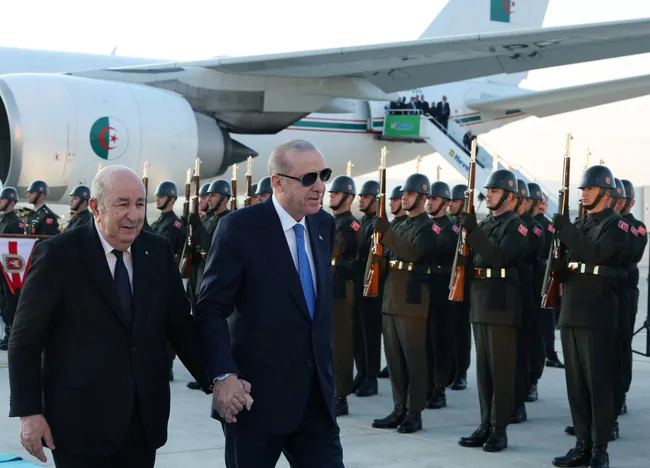 Başkan Erdoğan, Cezayir Cumhurbaşkanı Tebbun’u karşıladı