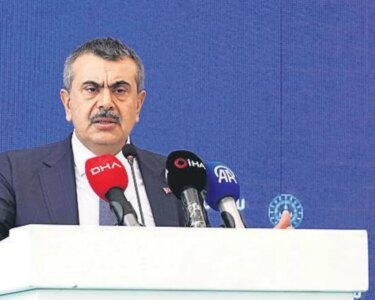 Eğitim bütün toplumu kapsayan bir yapıdır