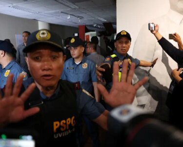 Filipinler Senatosu'nda silahlar patladı