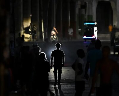 Günde 22 saat elektrik kesiliyor. Protestolar patladı, halk sokaklara döküldü
