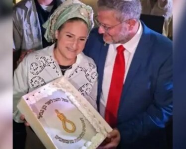 İdam yasasının mimarıydı. İsrailli Bakan "yağlı urgan" resimli pastayla doğum günü kutladı