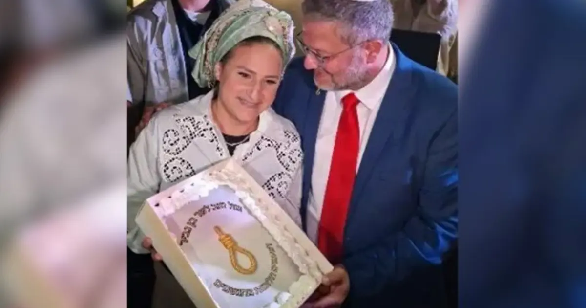 İdam yasasının mimarıydı. İsrailli Bakan “yağlı urgan” resimli pastayla doğum günü kutladı