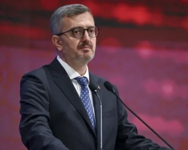 İletişim Başkanı Burhanettin Duran'dan Anneler Günü mesajı: En büyük ilham kaynağıdır!