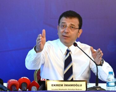 İmamoğlu mahkeme salonunda gözyaşlarını tutamadı 1