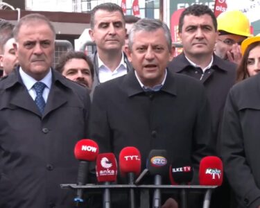 Özgür Özel den Kadıköy de işçilere destek!  Taksim  mesajı dikkat çekti 1