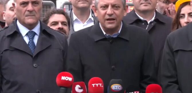 Özgür Özel den Kadıköy de işçilere destek!  Taksim  mesajı dikkat çekti 1