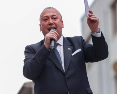 Özkan Yalım ın makam şoföründen çarpıcı iddia: Özgür Özel in VİP aracı belediye kasasından dizayn edilmiş 1