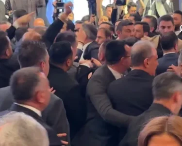 SON DAKİKA…  Türkiye Belediyeler Birliği toplantısında Ekrem İmamoğlu provokasyonu: Mektubunu okumak isteyince arbede yaşandı!