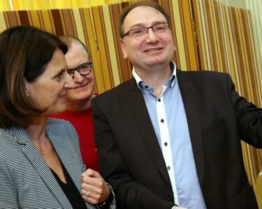 Sahte ödüller profesörü işinden etti