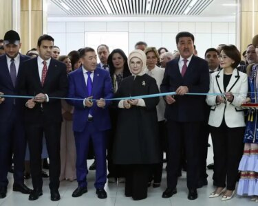 Sıfır Atık Projesi Kazakistan'da. Emine Erdoğan, Sıfır Atık Eğitim Laboratuvarı'nın açılışını yaptı