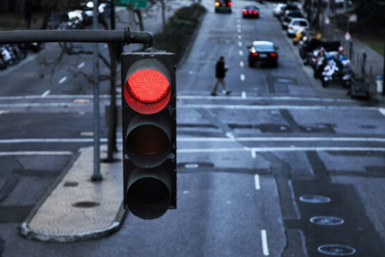 Otonom araçlar için yeni sinyal: Beyaz trafik ışığı geliyor