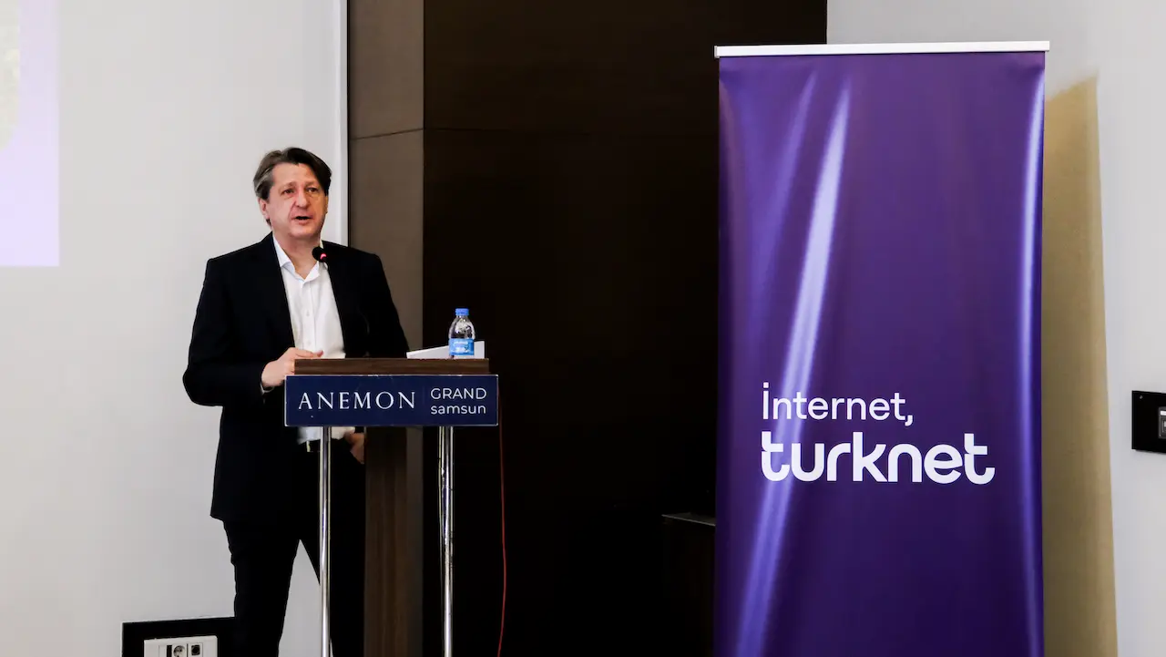 TurkNet Türkiye Genelinde Vites Artırıyor: Gigafiber Ağı 4,5 Milyon Haneye Ulaşacak