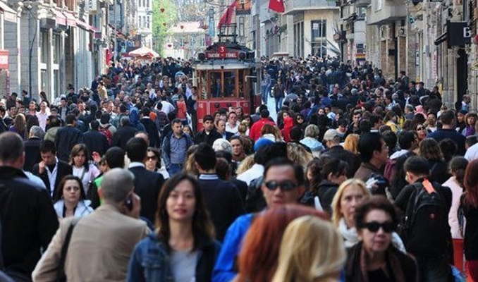 Türkiye’nin en ünlü leyleği Yaren’in yavruları görücüye çıktı haberi