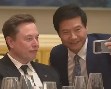 Xiaomi CEO’su Elon Musk Hayranı Çıktı - Selfie Çekilmek için Yanına Koştu